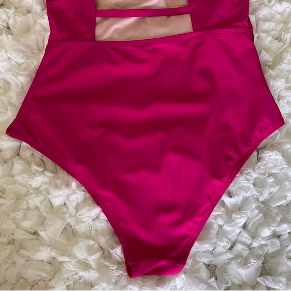 NWT Women's Shirred Strappy Cutout One Piece Swimsuit SIZE LARGE - Picture 10 of 15